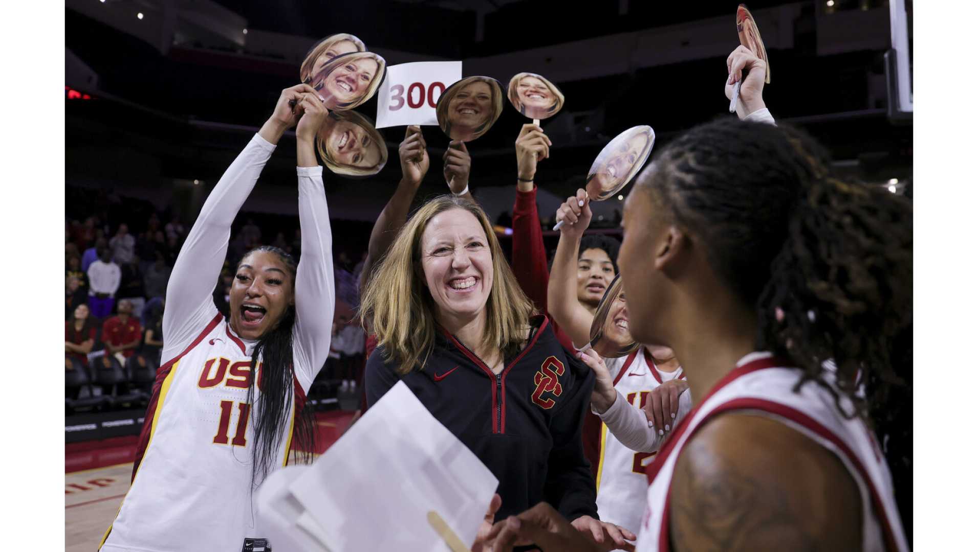 Usc Women's Basketball Team Celebrating 124 39 Win Over Csun