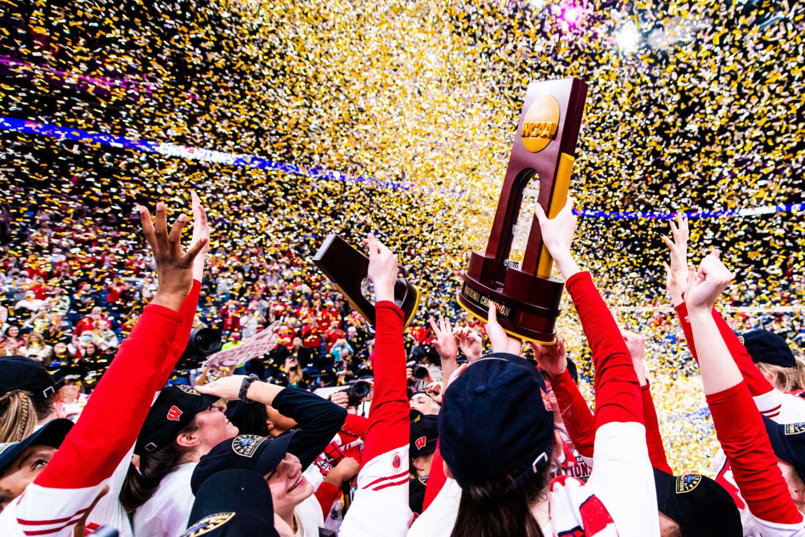 Wisconsin Volleyball Team Celebrating A Win