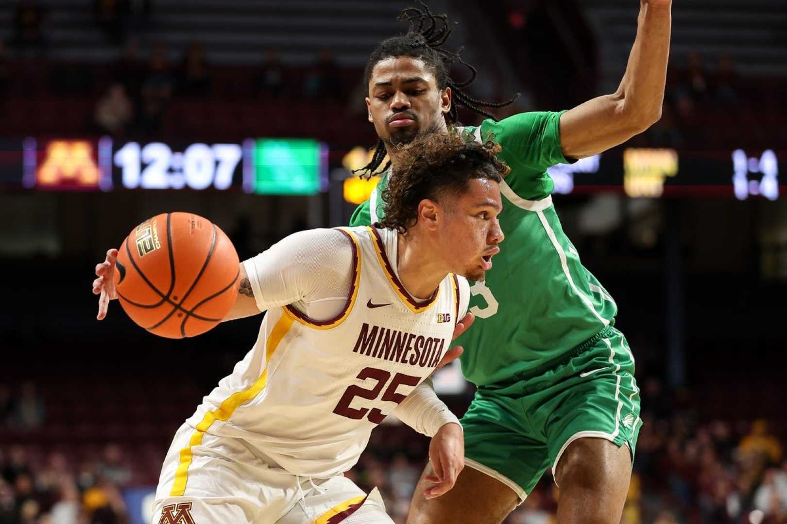 Yale Bulldogs Vs Minnesota Golden Gophers Basketball Game