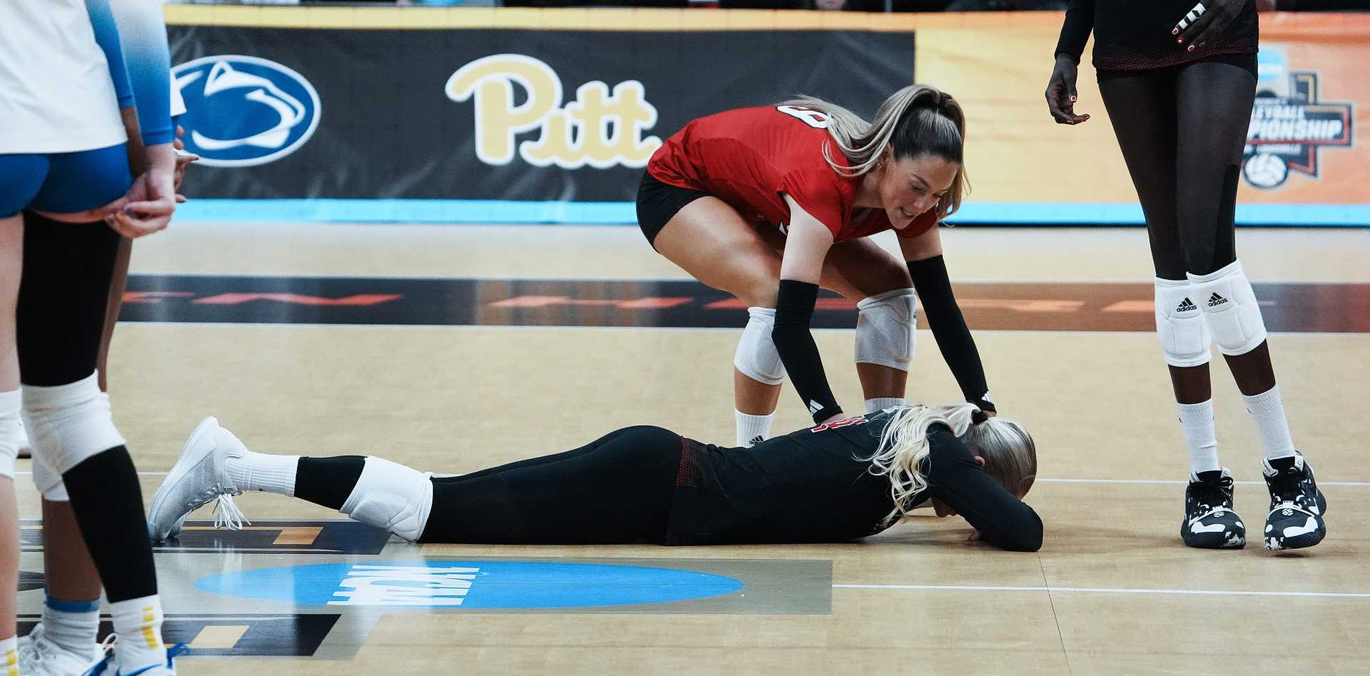 Anna Debeer Louisville Volleyball Injury Ncaa Title