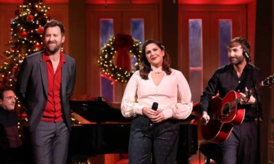 Hillary Scott With Family Christmas Performance