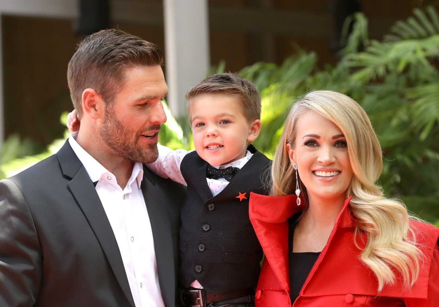 Carrie Underwood Mike Fisher Family Photo