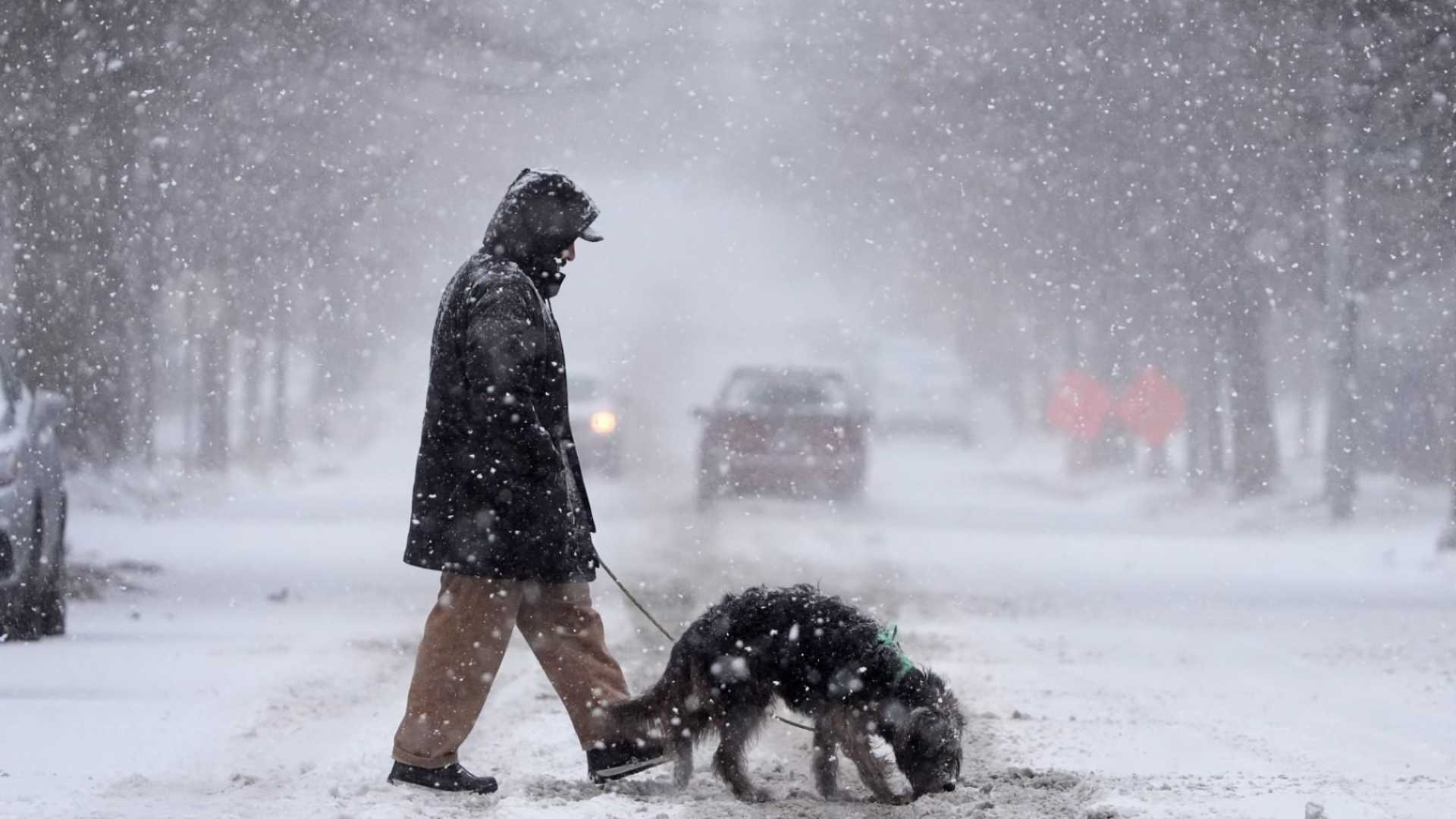 Chicago Winter Storm Lake Effect Snow 2025