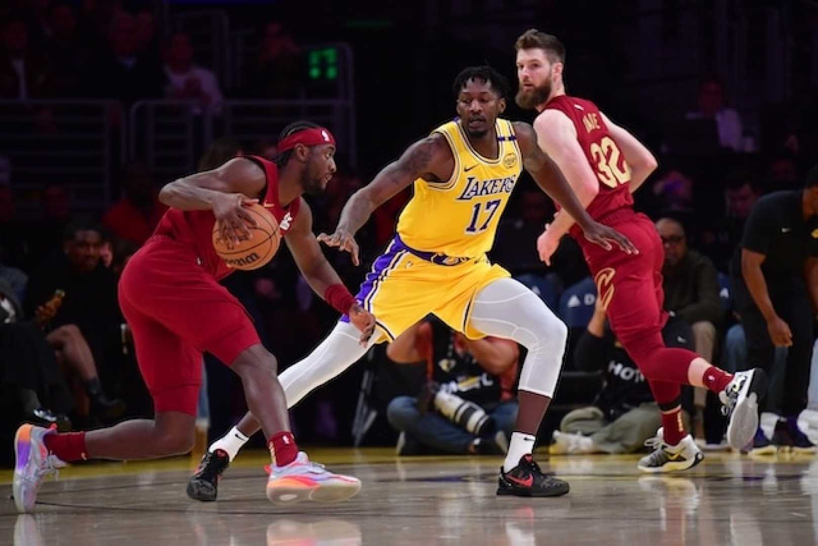 Dorian Finney Smith Lakers Game Action Photo