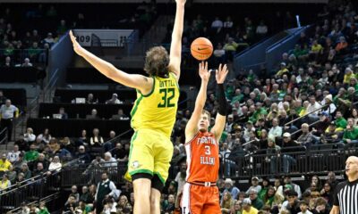 Illinois Vs Oregon Basketball Game Matthew Knight Arena