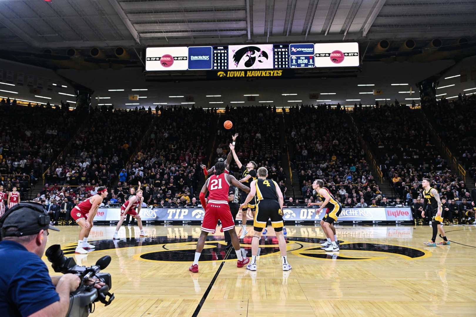 Iowa Hawkeyes Basketball Team At Usc Game