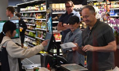 Kamala Harris Doug Emhoff Grocery Store Westwood