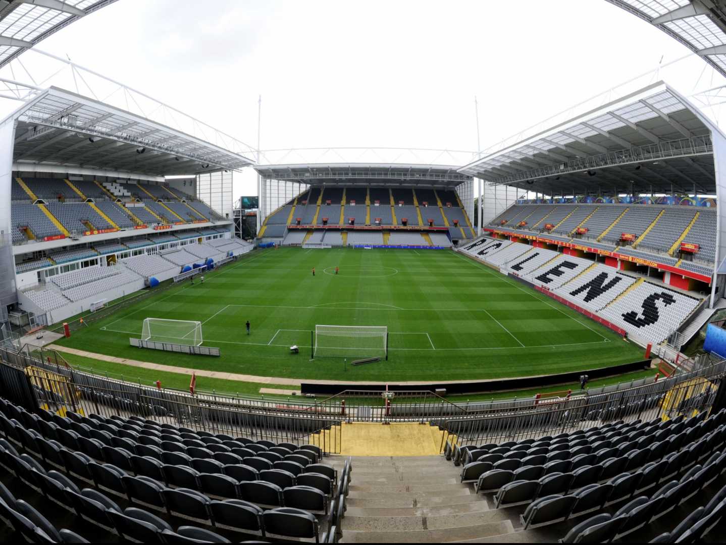 Ligue 1 Psg Vs Lens Match At Stade Bollaert Delelis