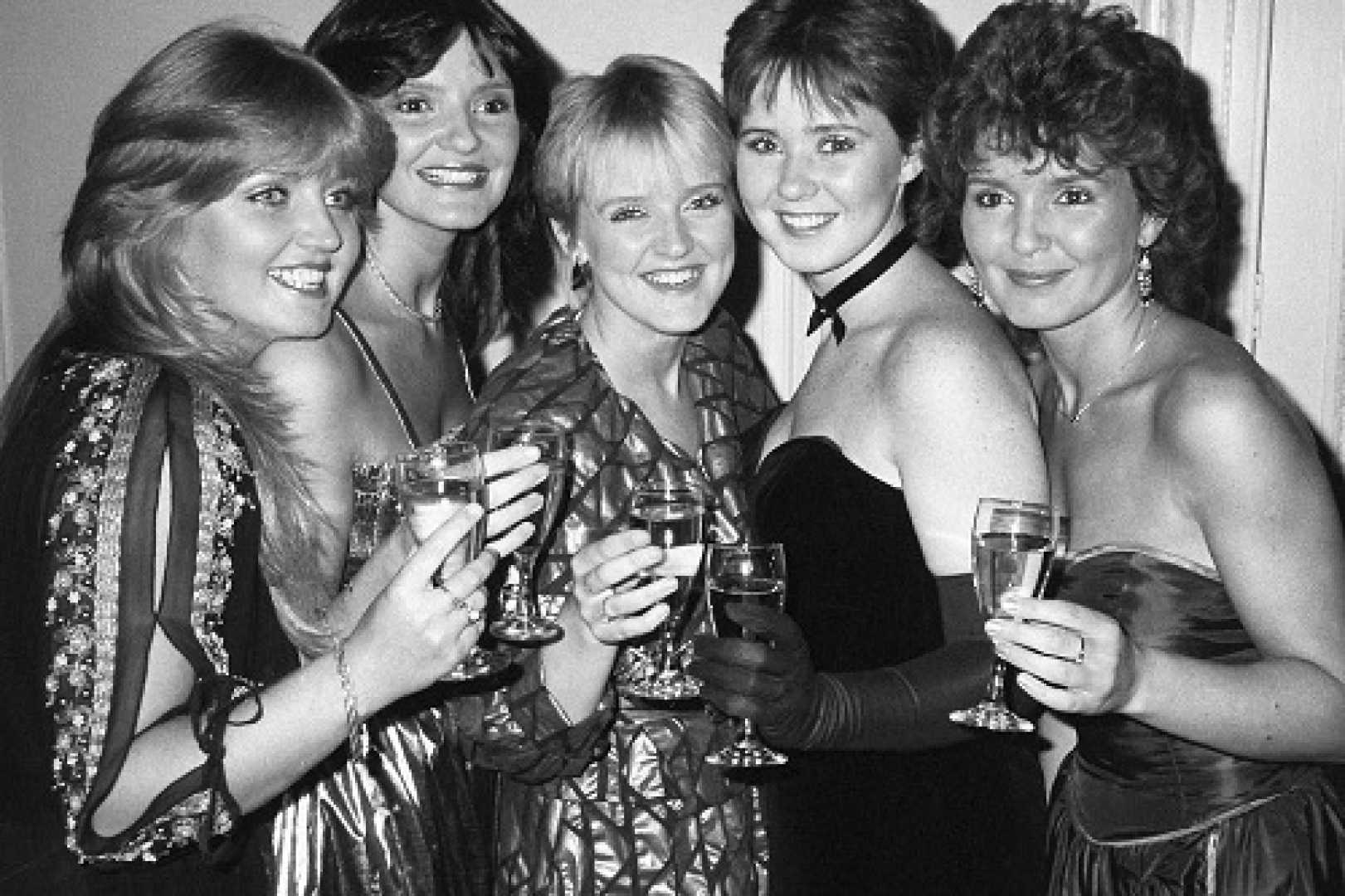 Linda Nolan Performing With The Nolans