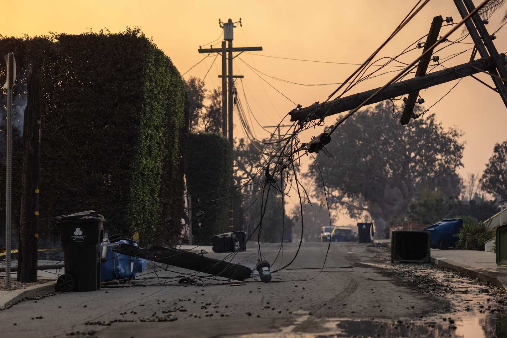 Los Angeles Wildfires Power Grid Faults 2025