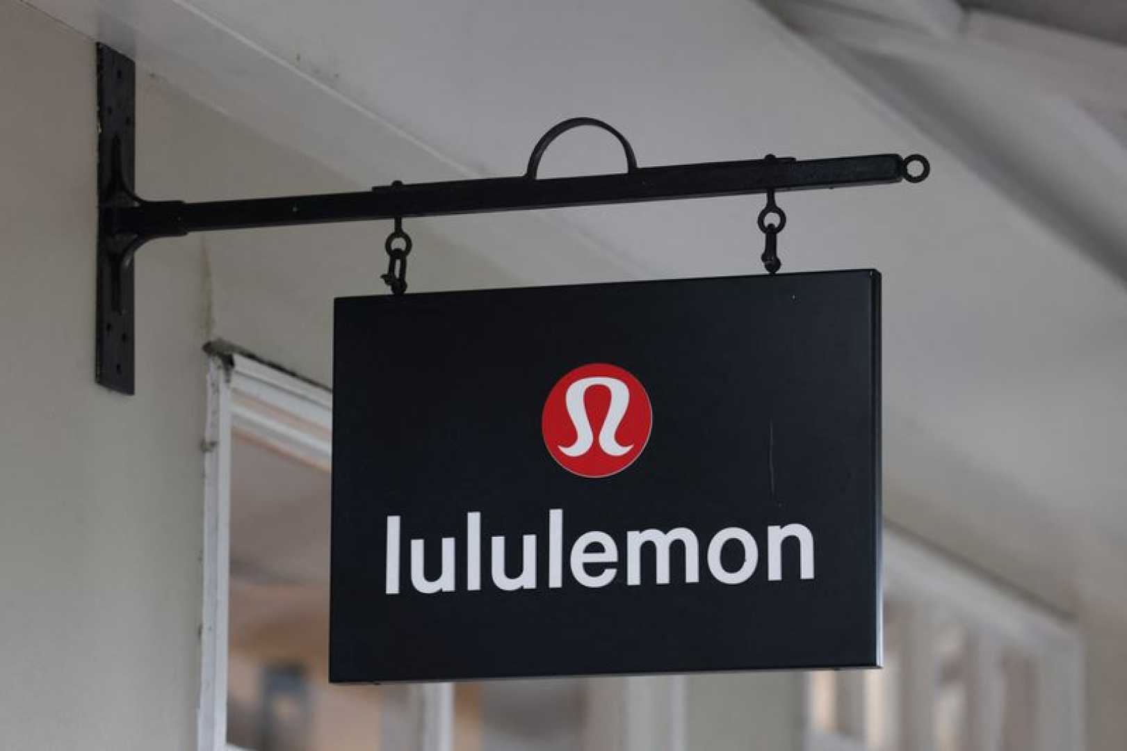 Lululemon Abercrombie Holiday Sales 2025