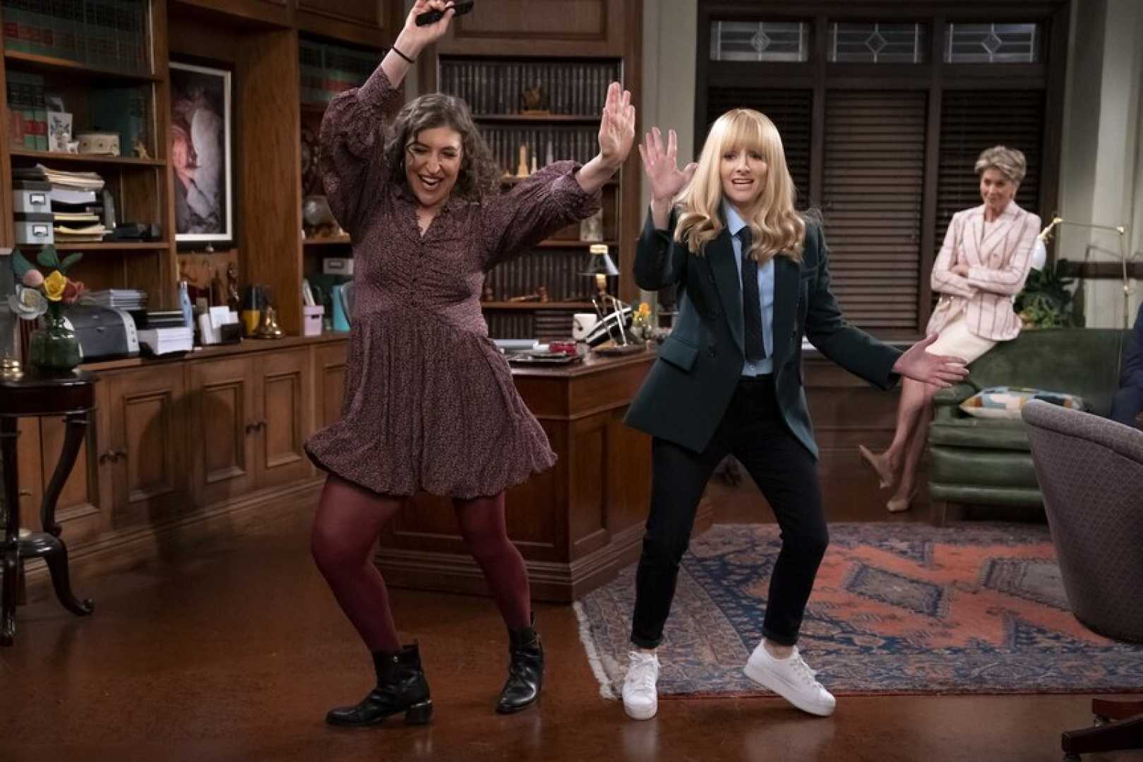 Mayim Bialik Melissa Rauch Night Court Episode