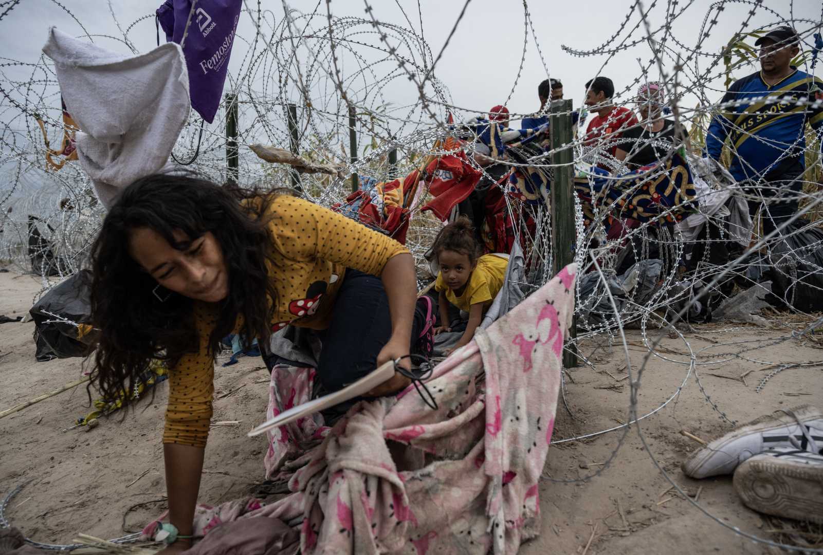 Migrants Us Mexico Border Razor Wire Fence