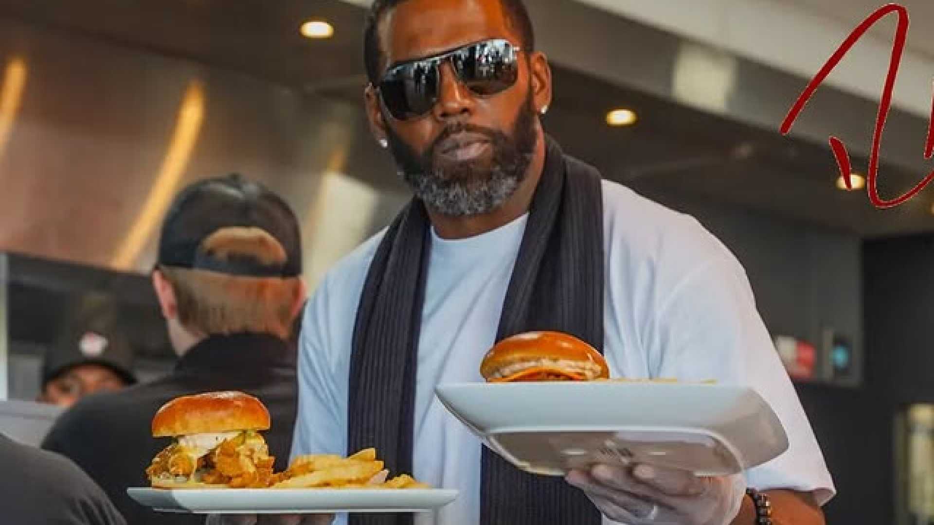 Randy Moss Crisppi's Chicken Miami Opening