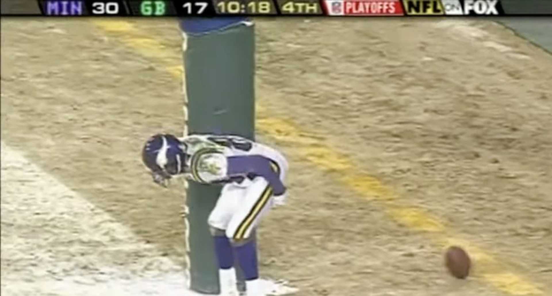 Randy Moss Mooning Packers Fans 2005