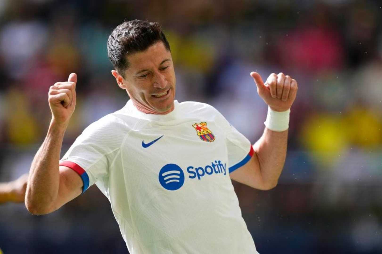 Robert Lewandowski Fc Barcelona Saudi Arabia Offer