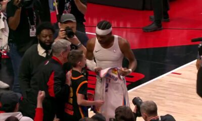 Shai Gilgeous Alexander Autographing Jersey For Fan