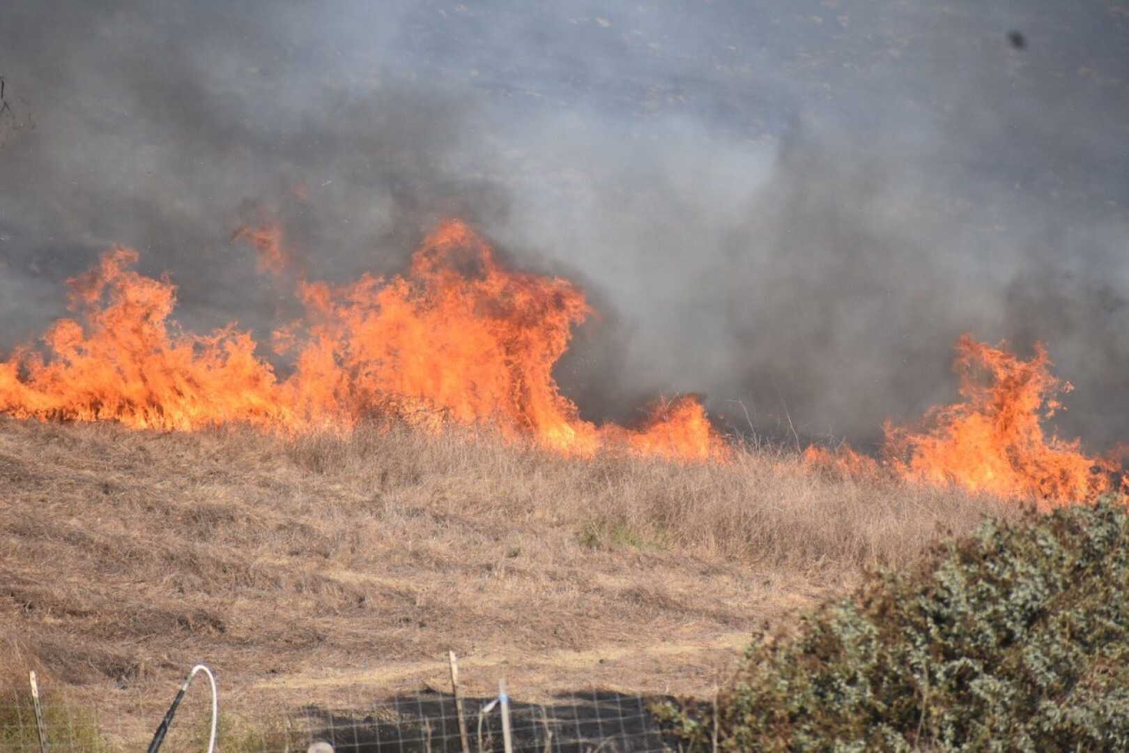 Southern California Brush Fire Near Oxnard Golf Course