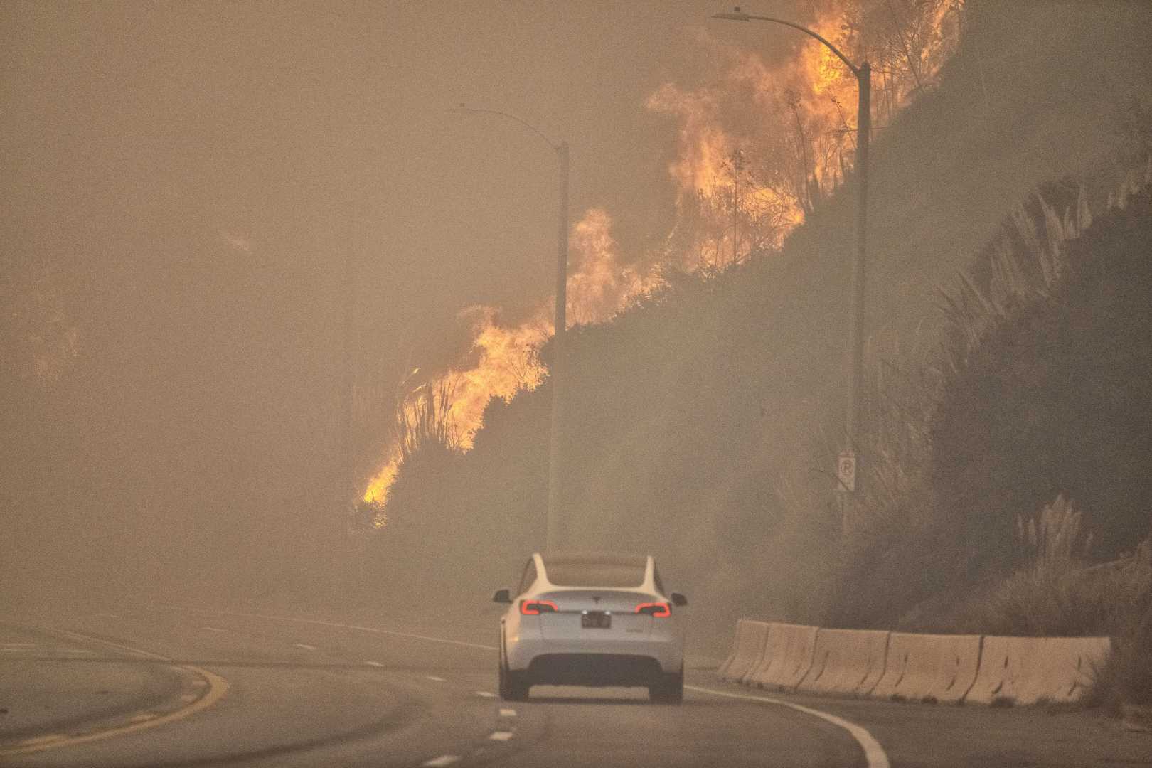 Sylmar Wildfire 2025 210 Freeway Closure