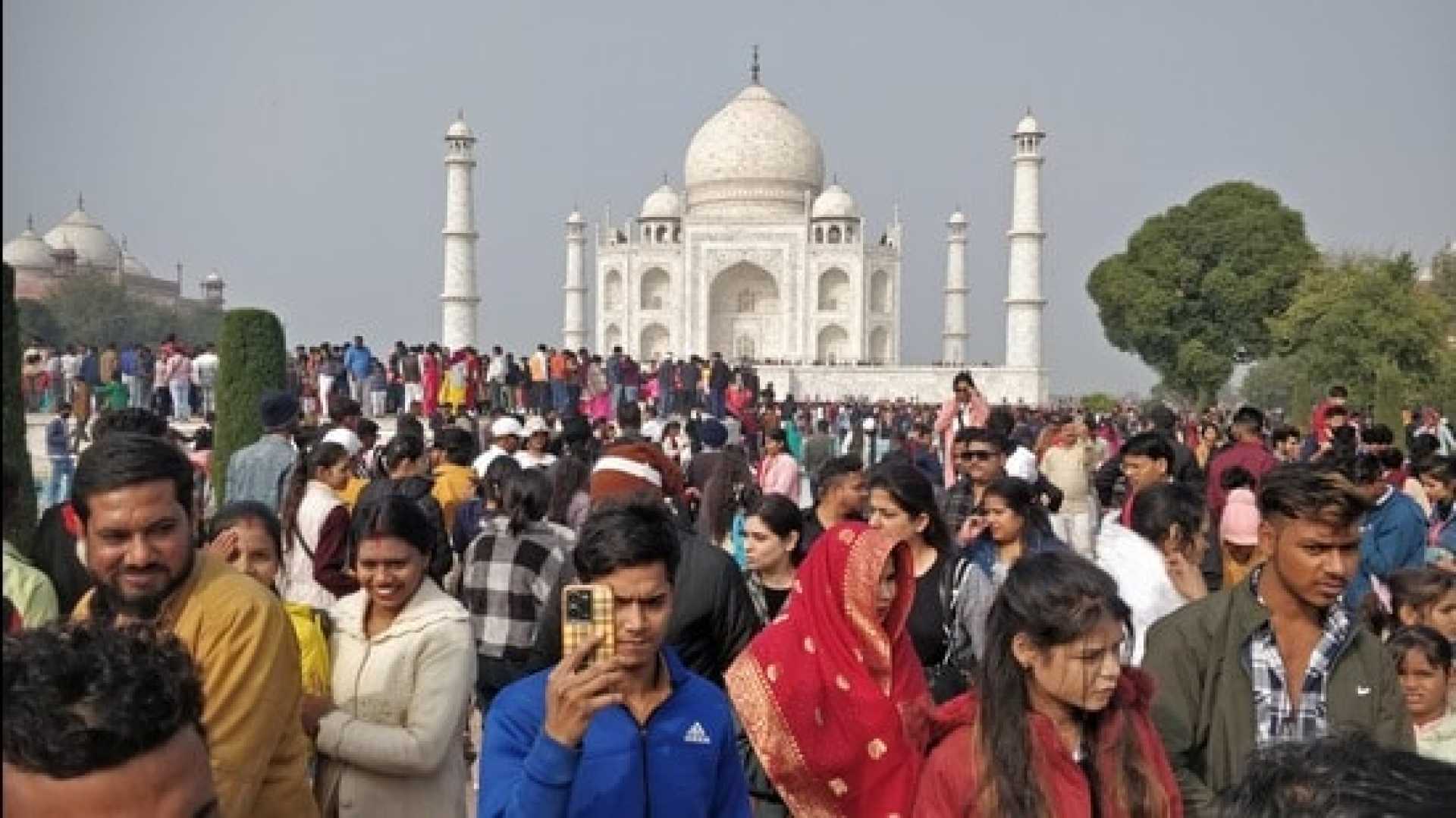 Taj Mahal New Year Crowd Agra India