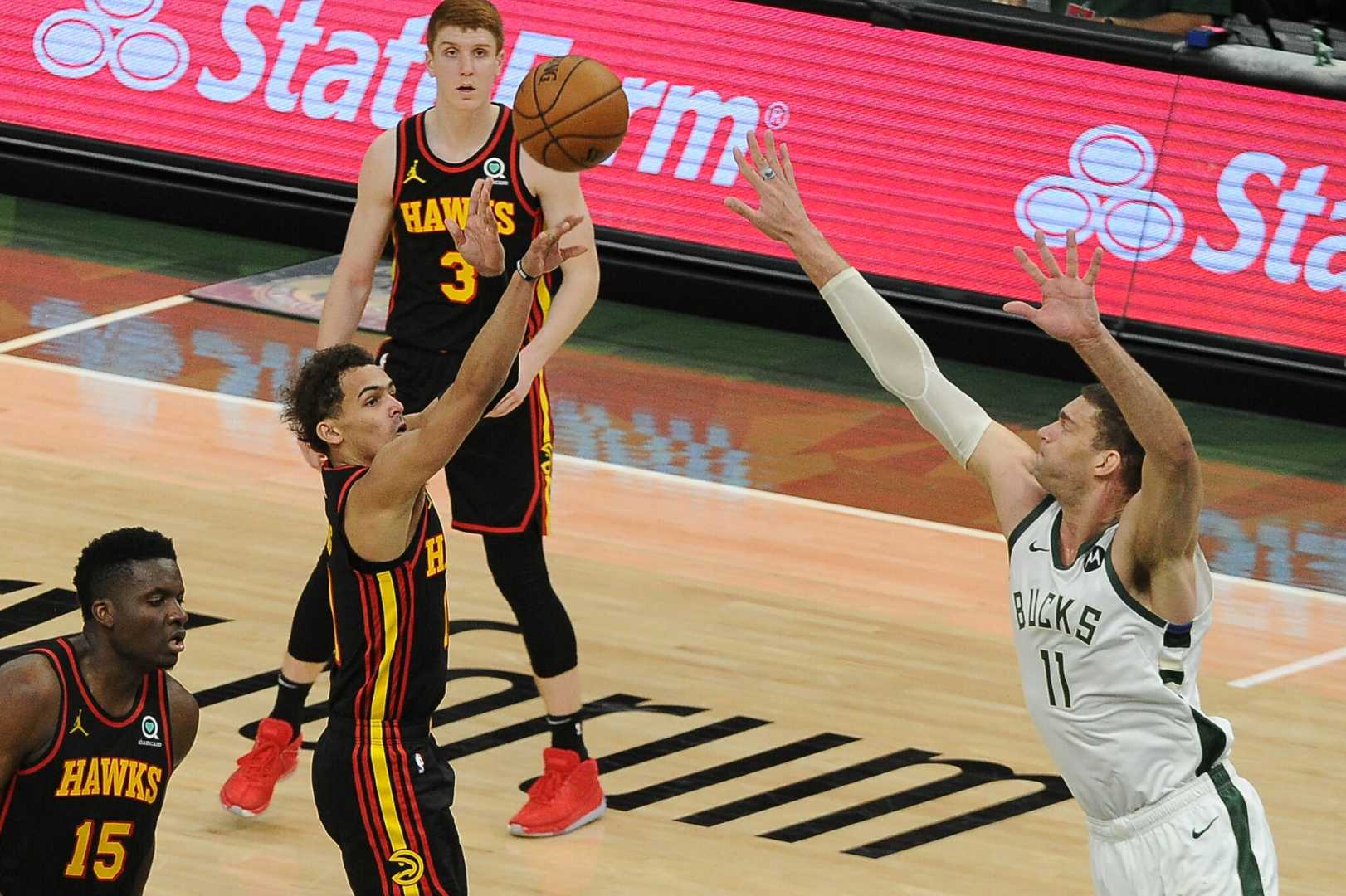 Trae Young Atlanta Hawks Game Action