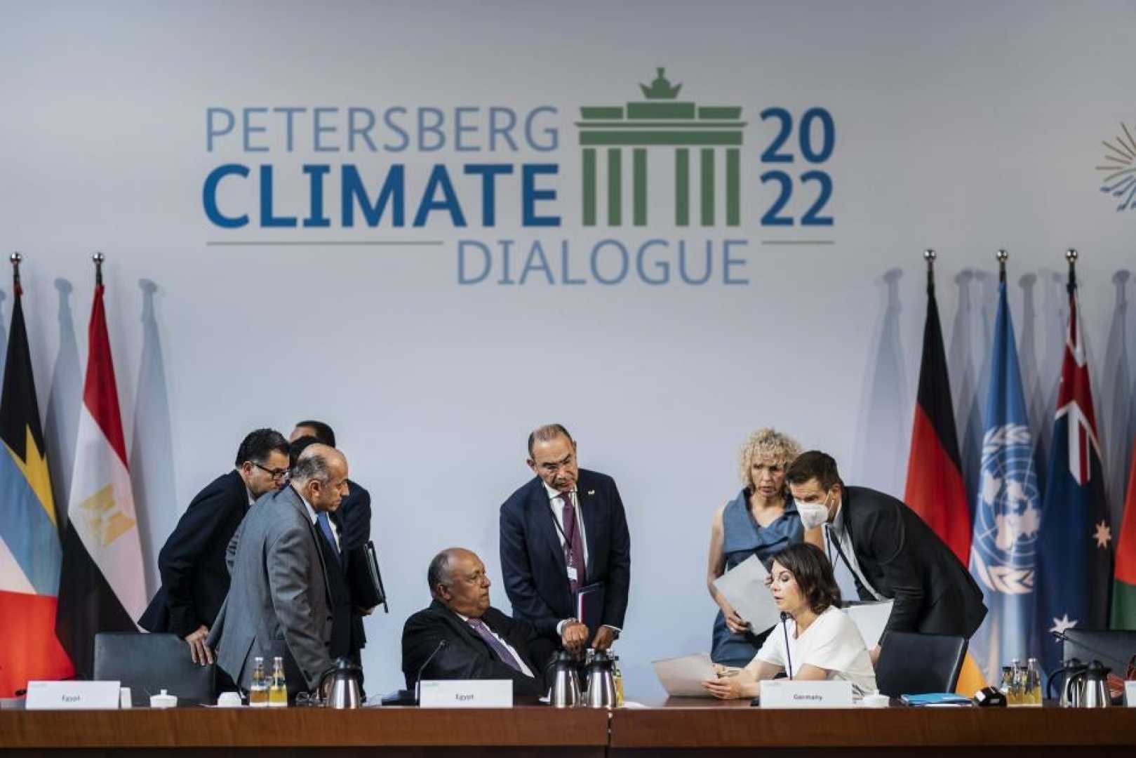 Business Leaders Signing Climate Agreement In Egypt