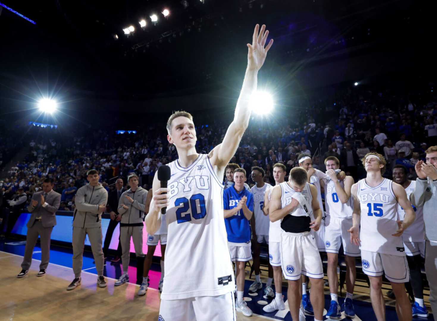 Byu Basketball Team Celebrating Victory