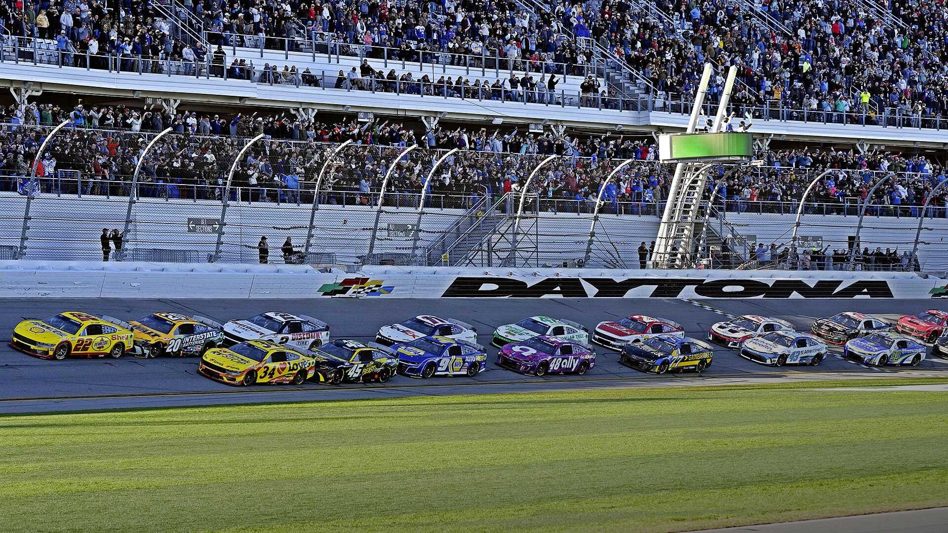 Daytona International Speedway Race Cars Qualifying