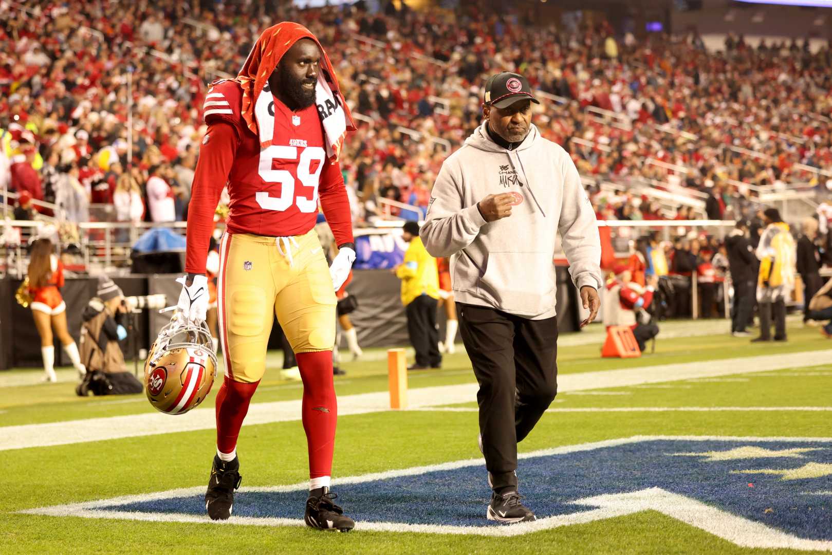 De'vondre Campbell Walking Off Field