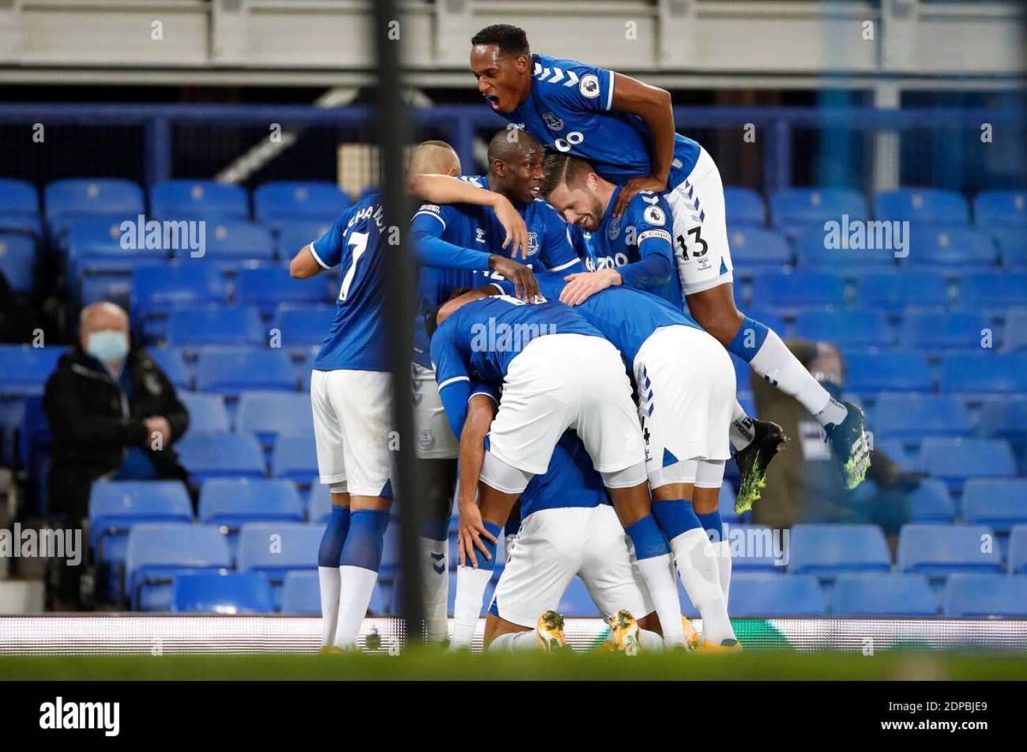 Everton Football Players Celebrating A Goal