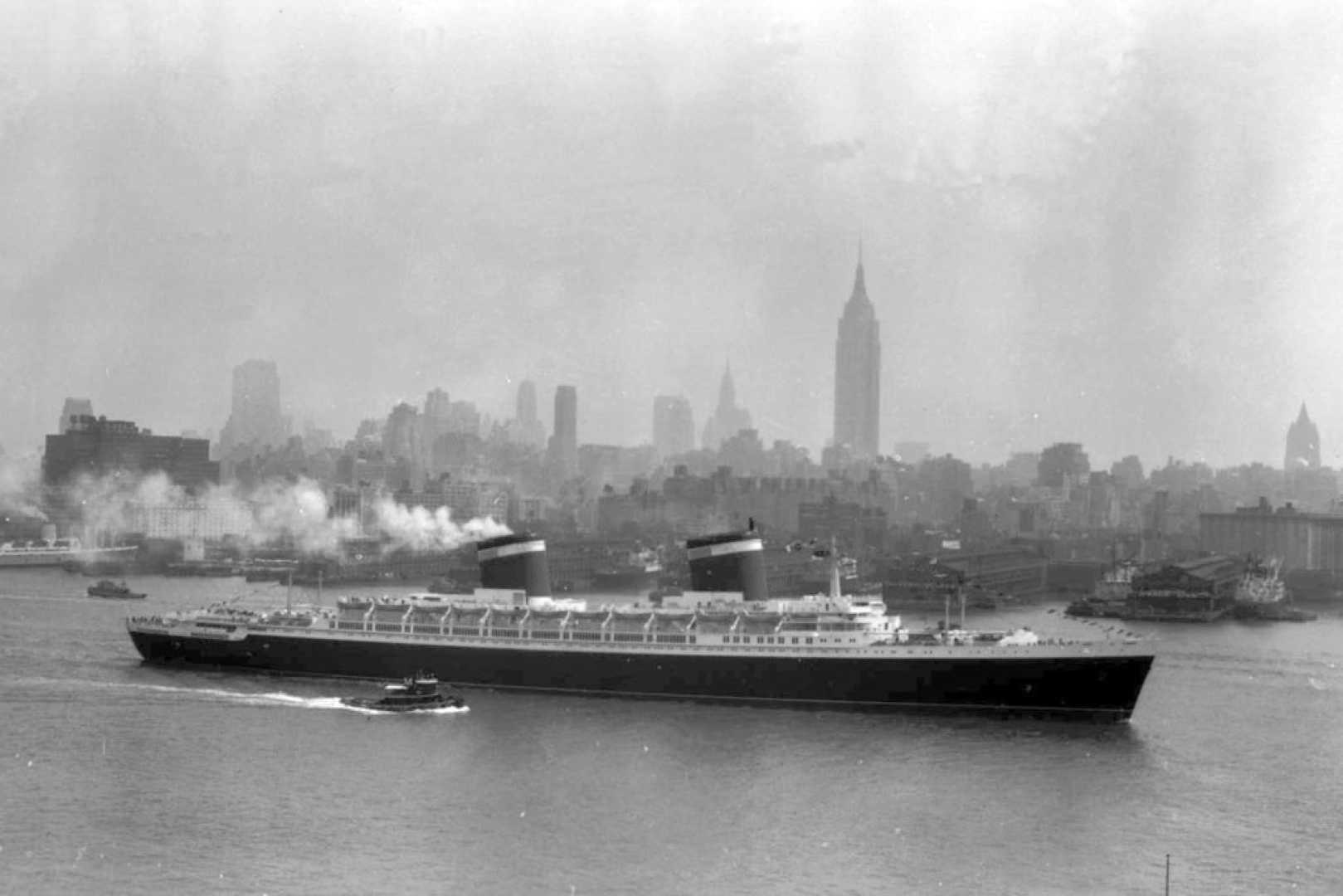 Historic Ss United States Ship Moving Down Delaware River