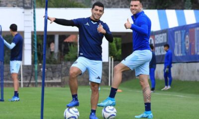 Iván Alonso And Vicente Sánchez With Guillermo Almada During A Pachuca Training Session 2022