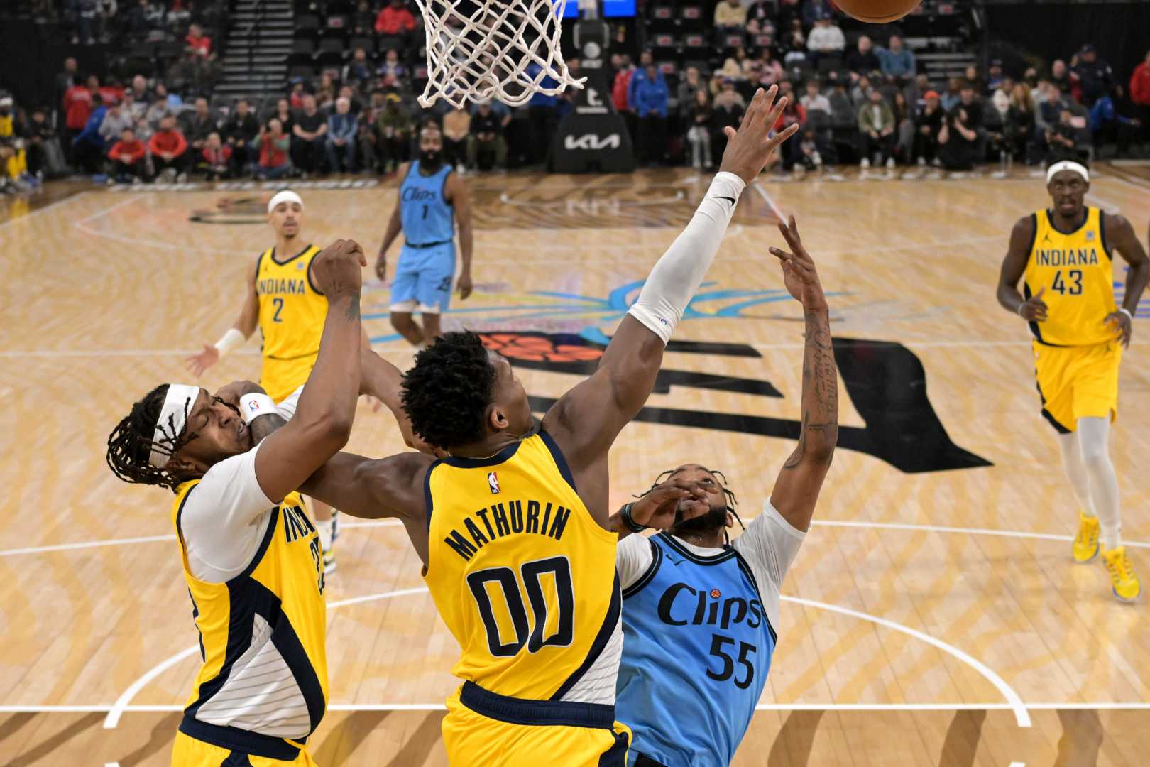 Lakers Vs Pacers Game With Injured Players On Bench