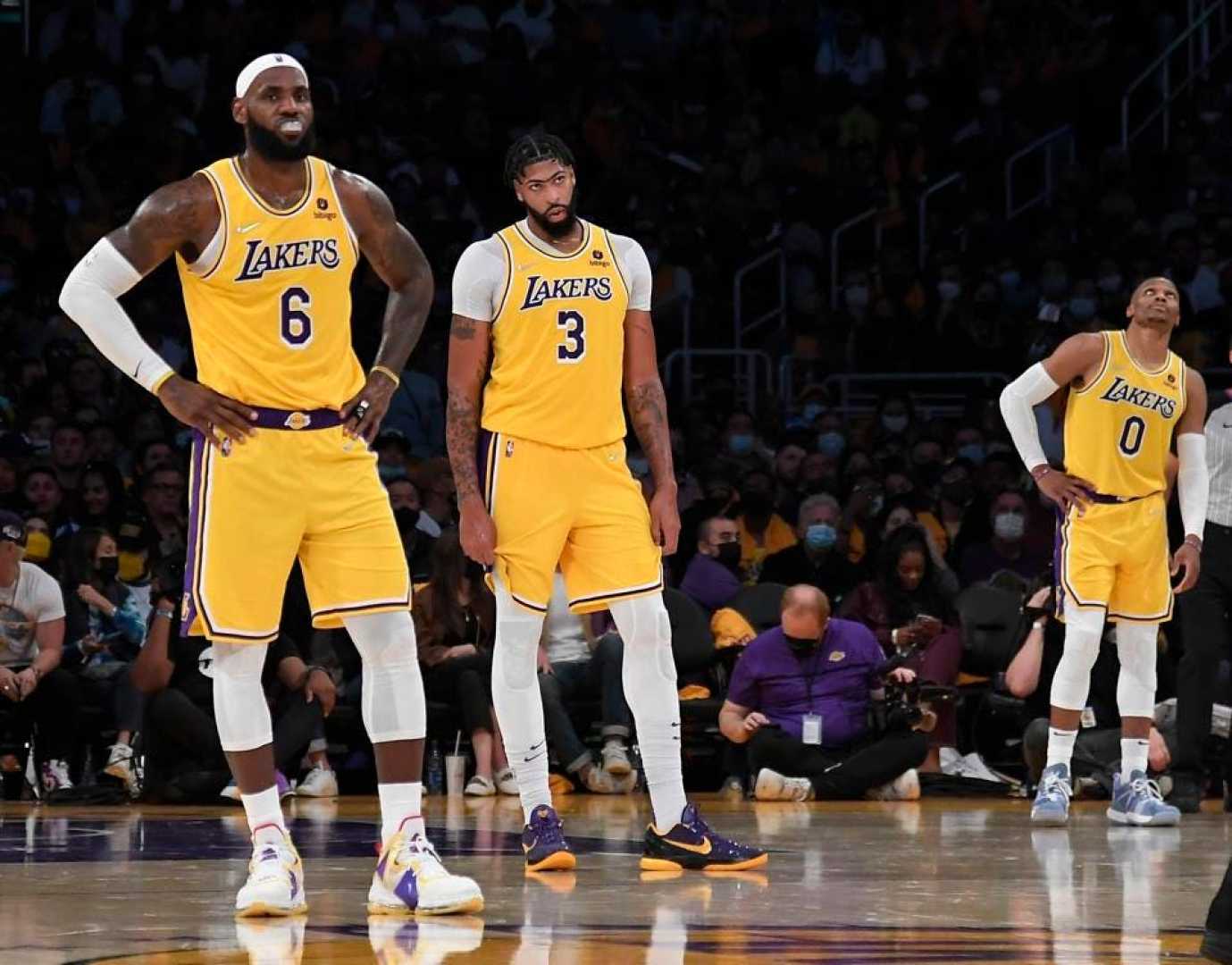 Los Angeles Lakers Players On Court