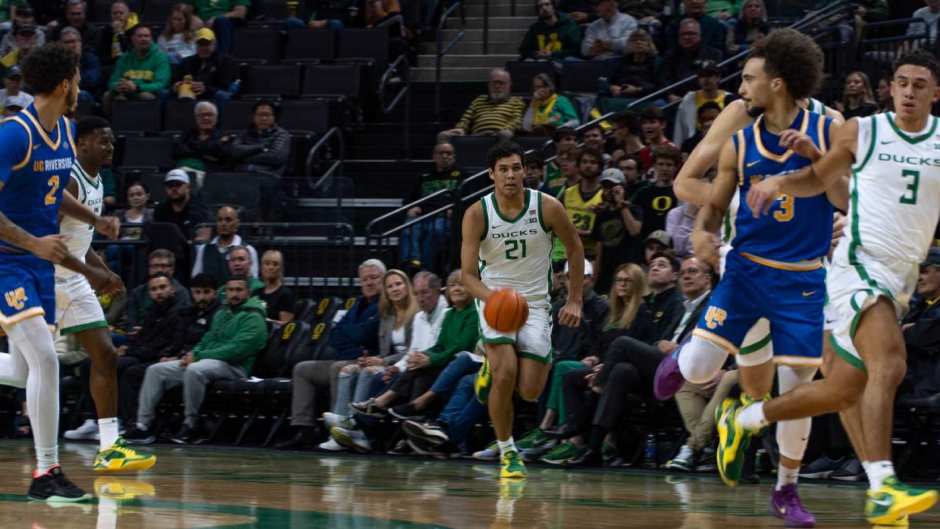 Oregon Ducks Basketball Team In Action