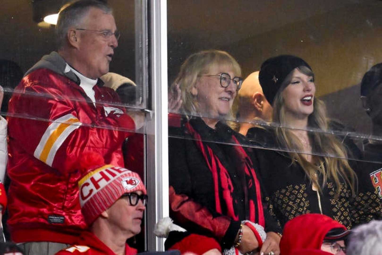 Philadelphia Rapper Gillie Da King And Taylor Swift With Nfl Football Jerseys