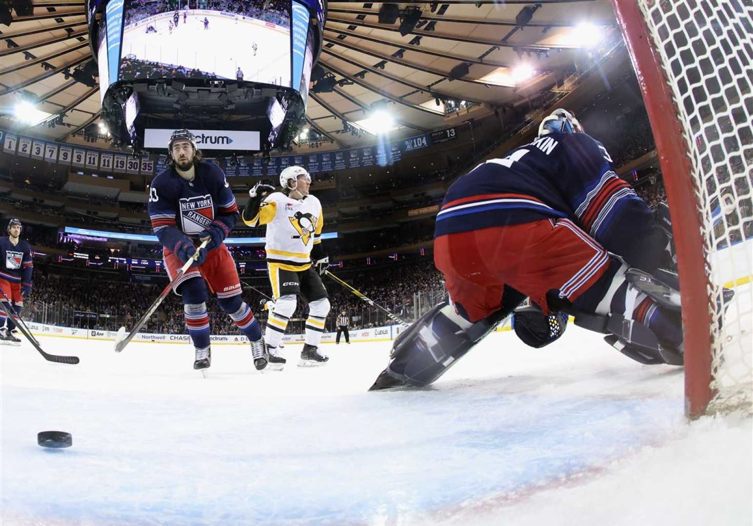 Pittsburgh Penguins Playing At Madison Square Garden