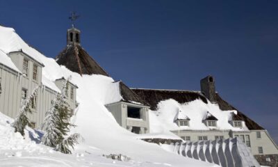 Snowfall Oregon Cascades Timberline Lodge