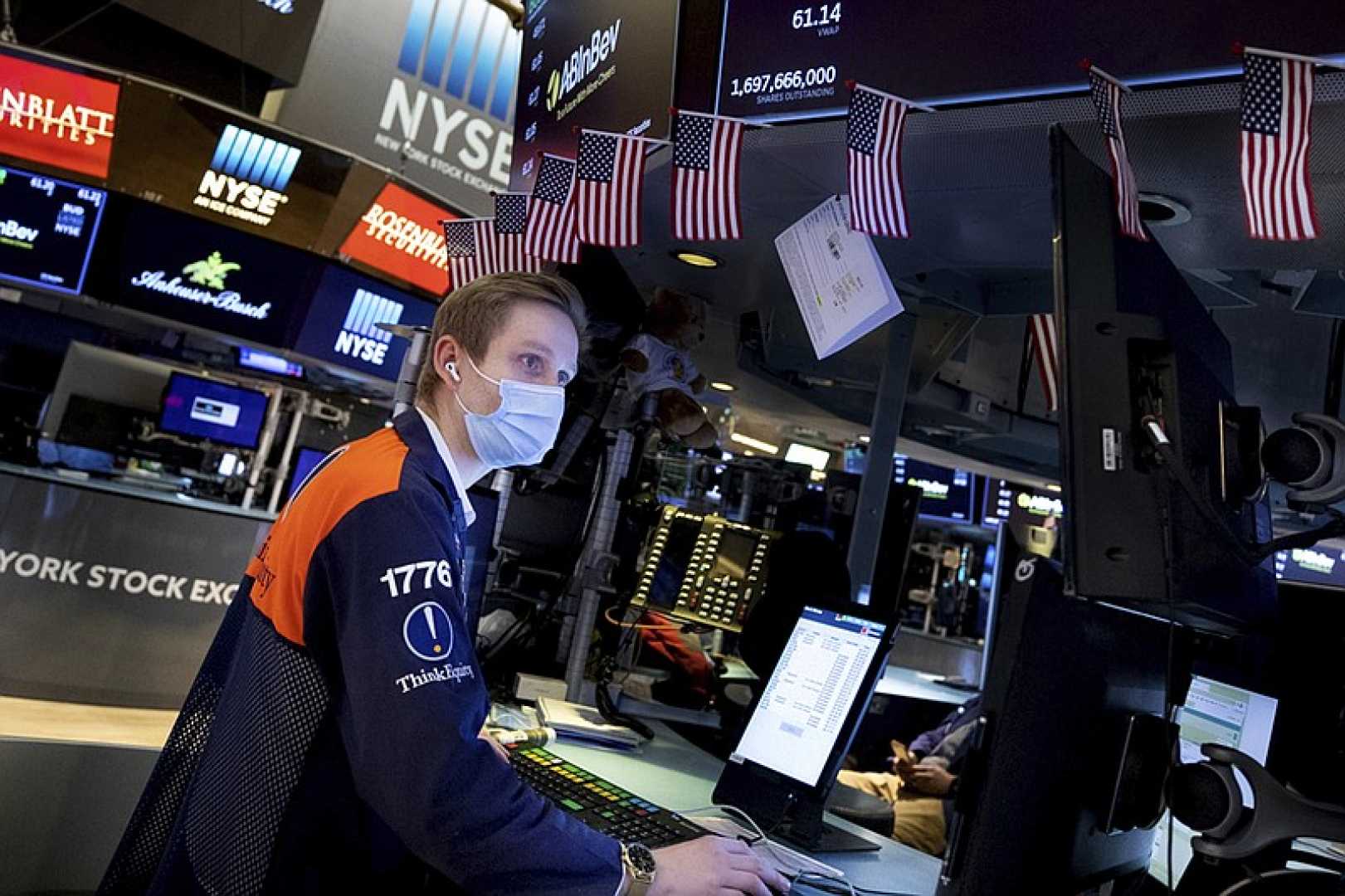 Stock Market Trading Floor With Mixed Results