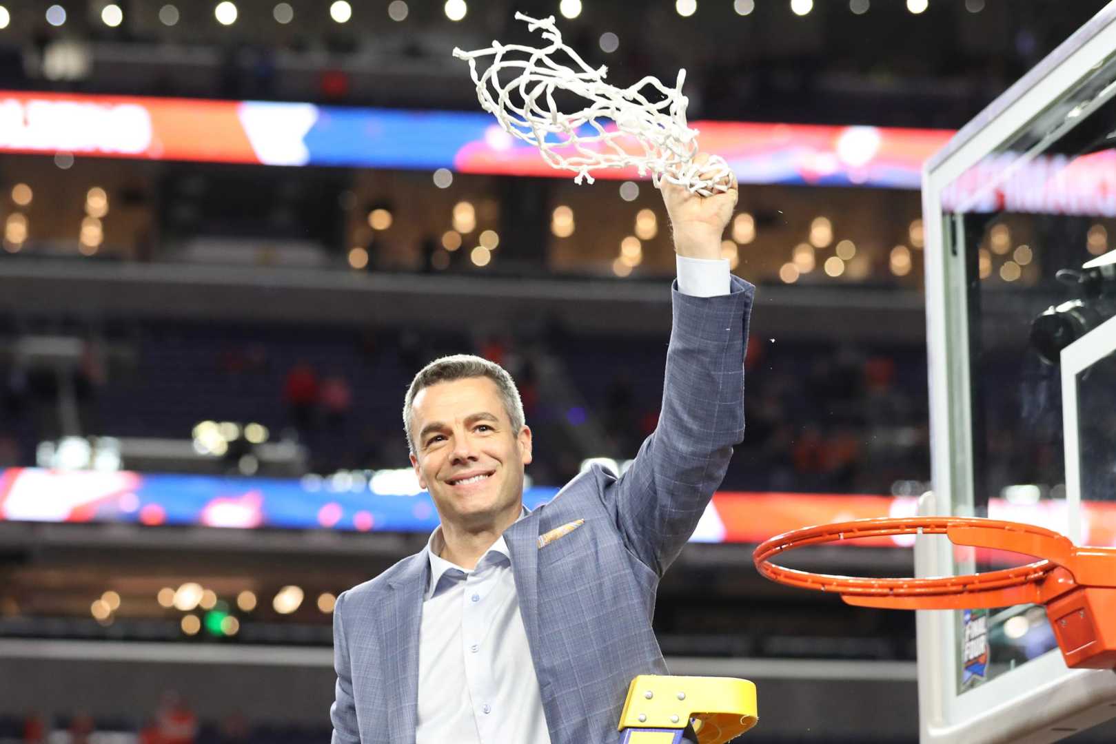 Tony Bennett Virginia Basketball Ceremony John Paul Jones Arena