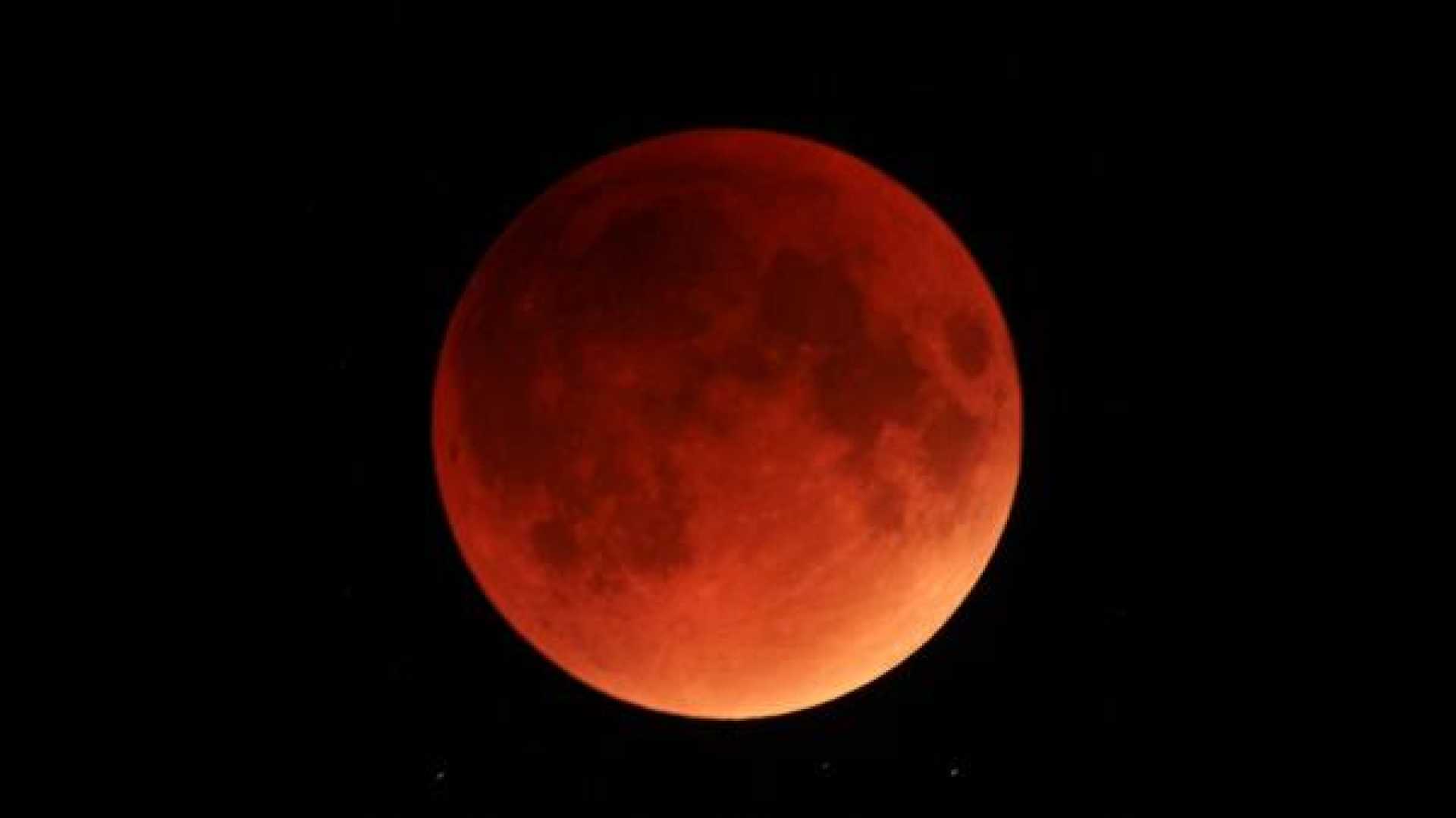 Total Lunar Eclipse Night Sky Red Moon