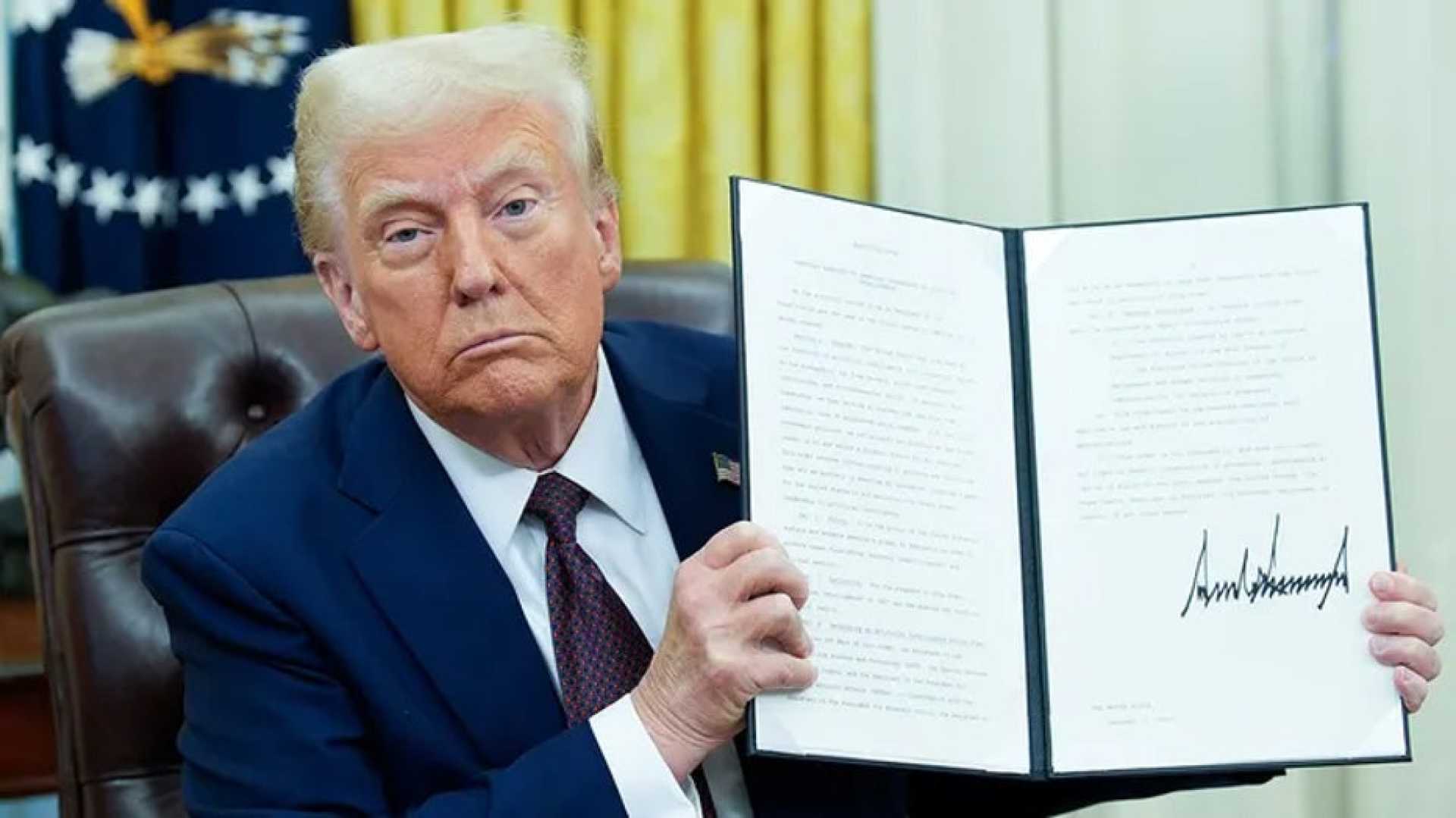 Trump Signing Executive Order English Official Language