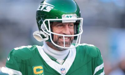 Aaron Rodgers Nfl Quarterback Decision 2025