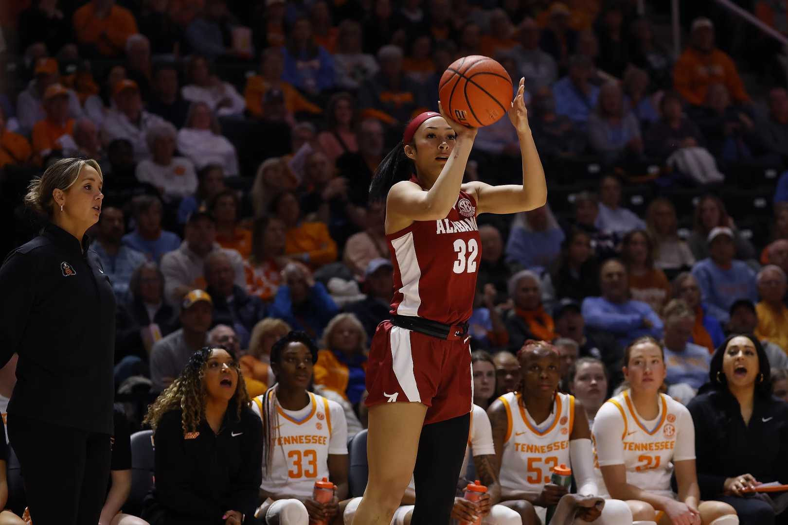 Alabama Basketball Team In Action Against Tennessee