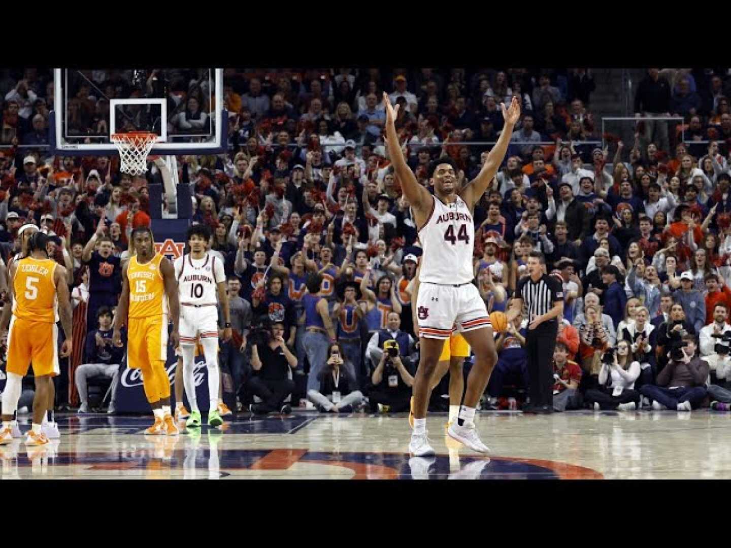 Auburn Basketball Team In Action