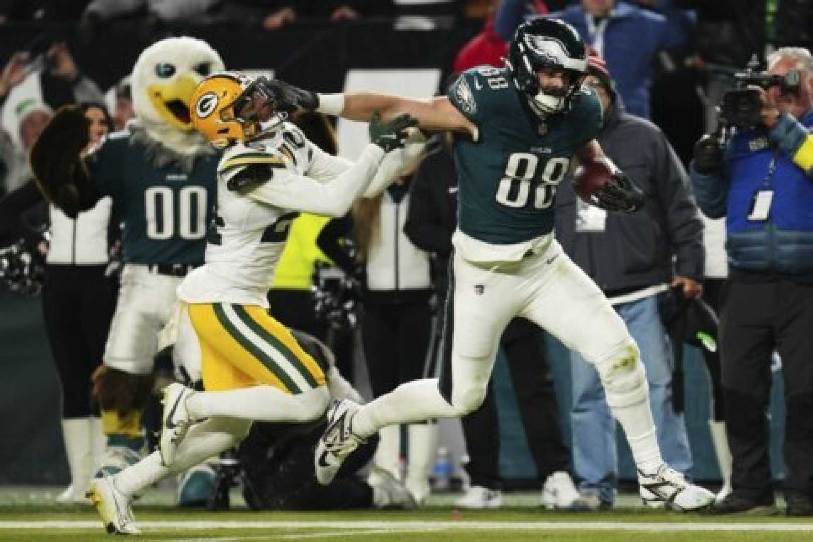 Dallas Goedert Eagles Tight End Action Shot