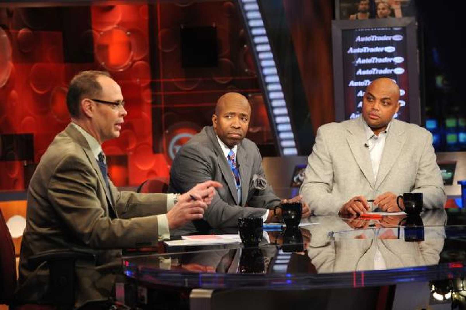 Ernie Johnson Inside The Nba Studio