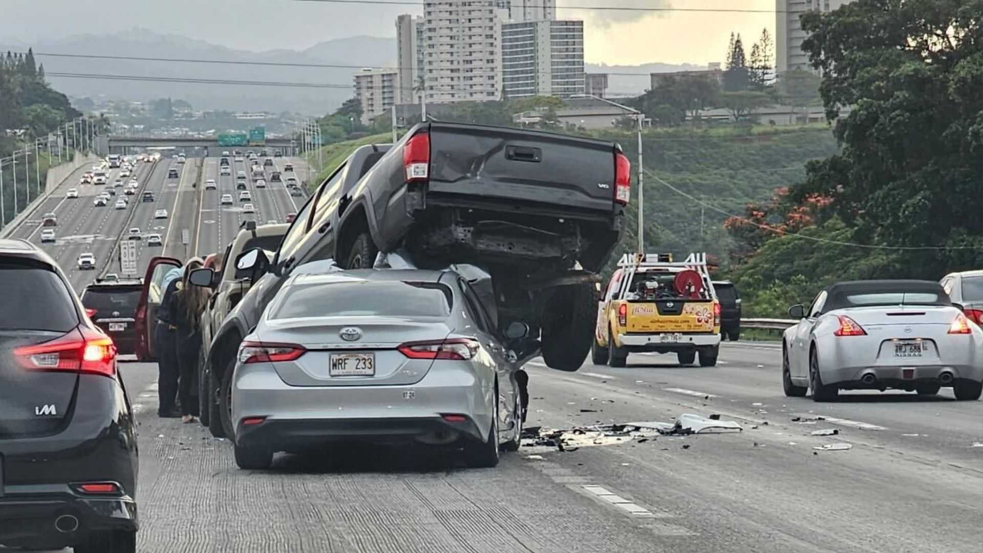 H 1 Freeway Crash Honolulu Traffic