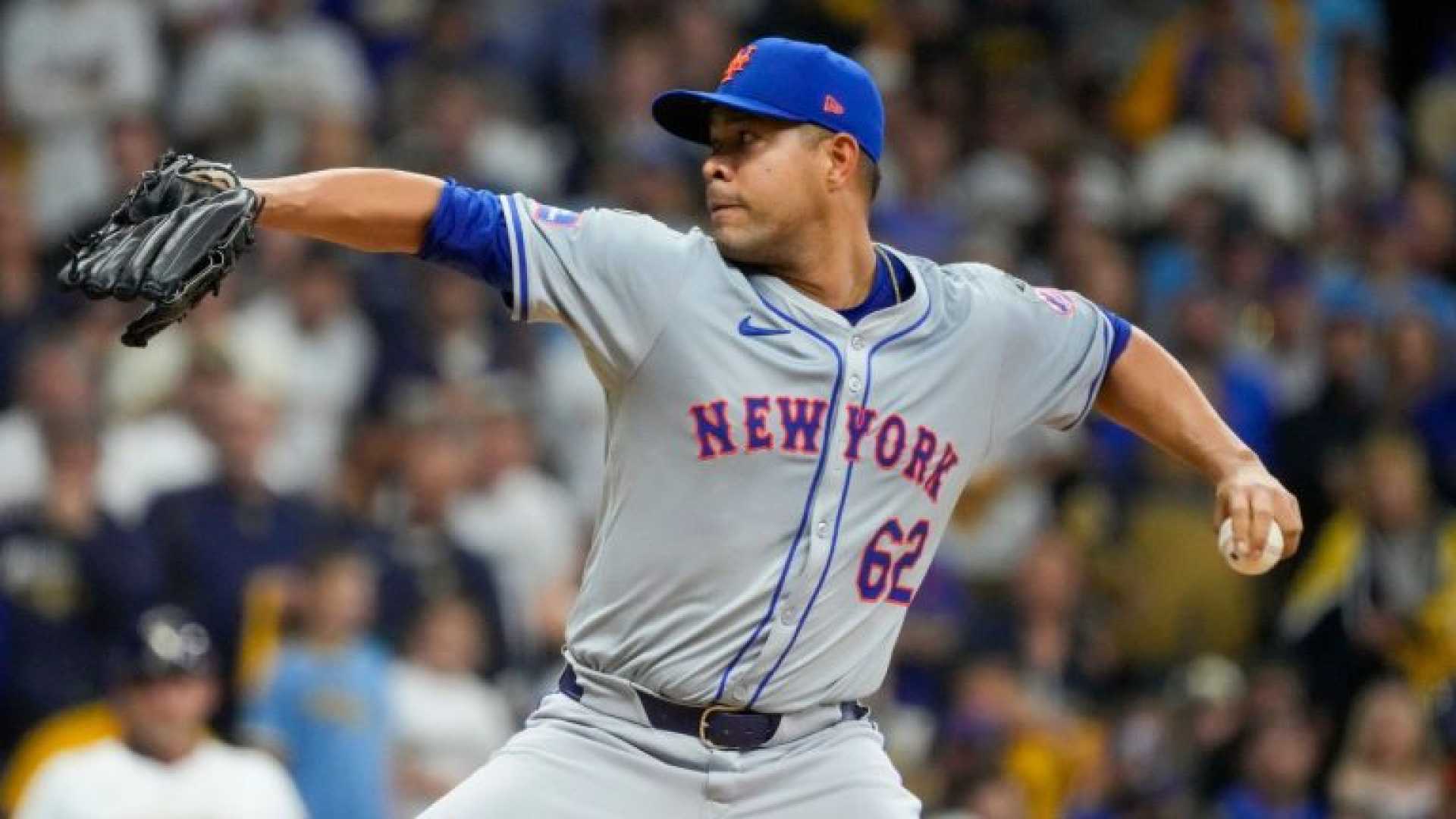 José Quintana Pitching For Brewers