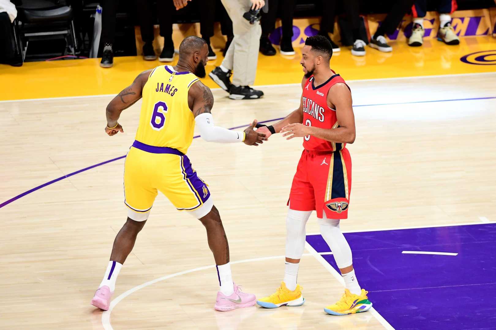 Lebron James Lakers Pelicans Game Action Photo